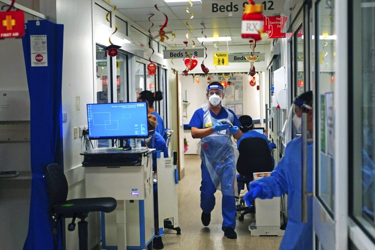 Thu. 9:34 a.m.: Omicron less likely to put you in the hospital, studies say